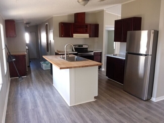 Photo - 3 Bed 2 Bathroom Single Family