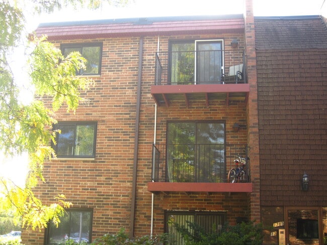 Building Photo - 1785 W Algonquin Rd Unit 3A