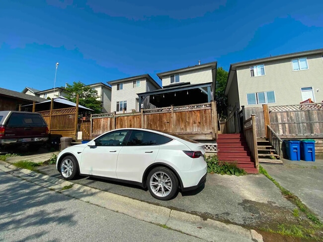 Photo - 10283 243A St