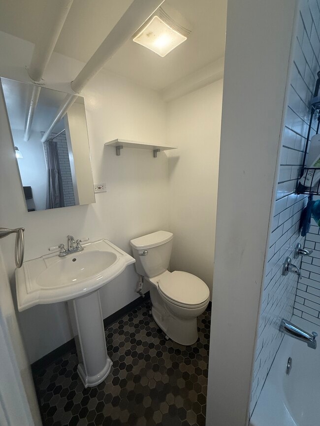 Photo - 5230 W Winona St Unit B