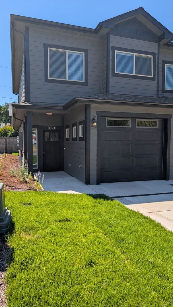 Building Photo - 2-Bed, 2-Bath Townhouse with Modern Touche...