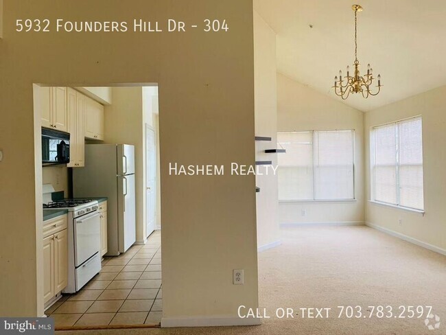 Building Photo - Charming 3-Bedroom Condo with Modern Comfo...