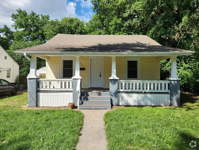 Building Photo - Spacious 3-Bedroom, 1-Bathroom Home AVAILA...