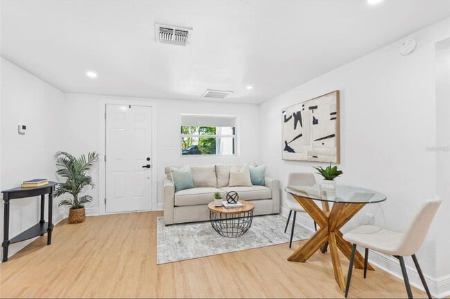 Photo - 1517 E Giddens Ave