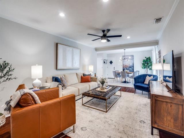 Photo - 708 Williams Way