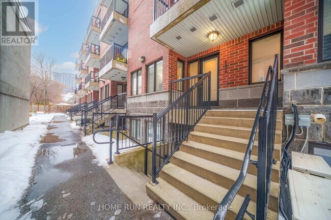 Photo - 458A King Edward Ave