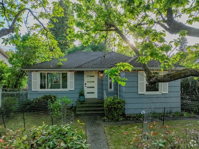 Building Photo - Updated 2 bed 1 bath Wedgewood area home