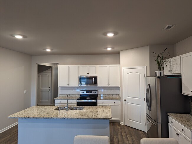 Photo - 122 Fellington Ct