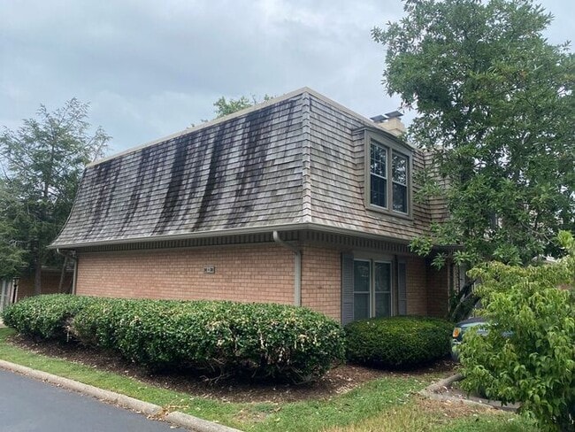 Photo - Beautiful 2 Bedroom / 2 Bath Apartment in Green Hills Under $2000!