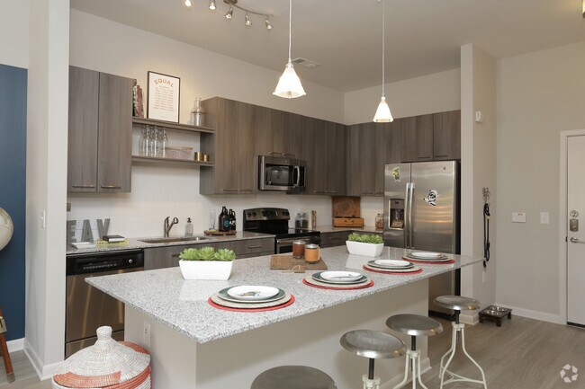 1BR, 1BA - 790 SF