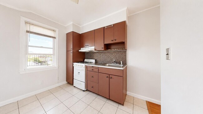 132 Linden Ave Unit 3