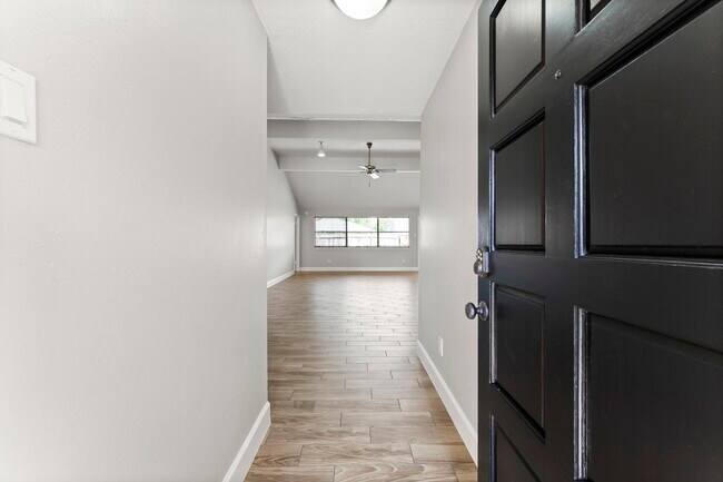 Photo - 1111 Tanglewild Ln