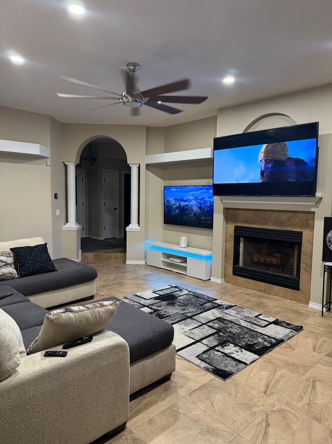Photo - 1905 Mistral Ln W