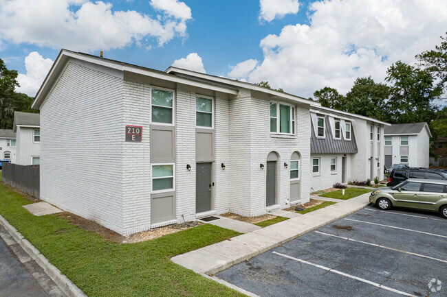 Photo - Savan Pointe Apartments