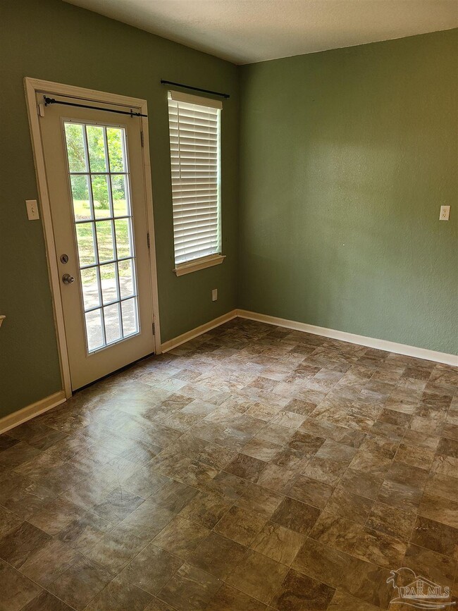 Photo - 6960 Klondike Rd