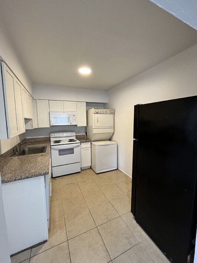 Photo - Coming Soon! 2 bedroom in Tempe. - Availab... Unit B