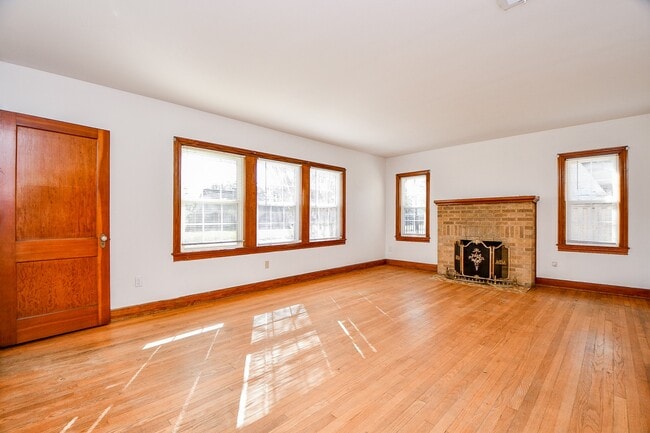 Photo - 609 Milwaukee St