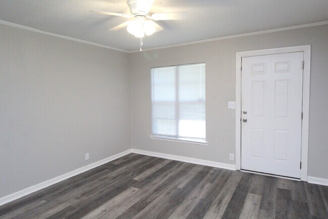 Photo - Move-In Ready 3-Bed Home with New Flooring...