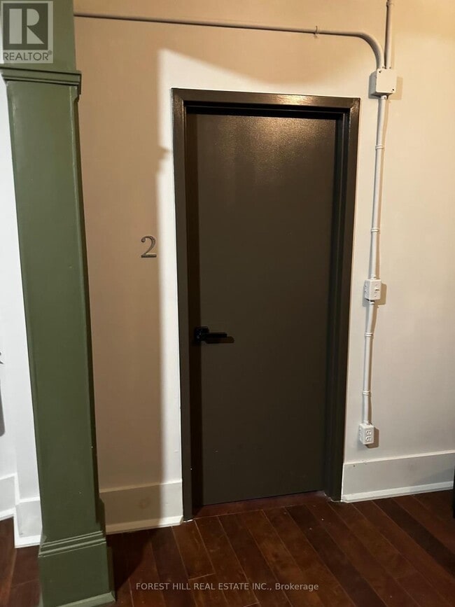 Photo - 275 Front St