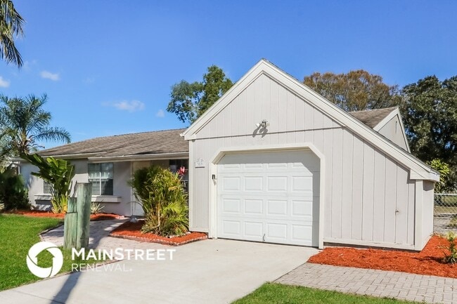 Photo - 353 SW Belmont Cir