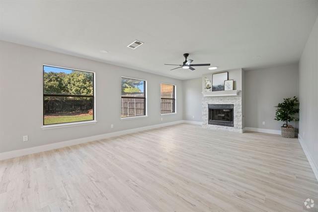 Building Photo - 2836 Grandview Dr Rental
