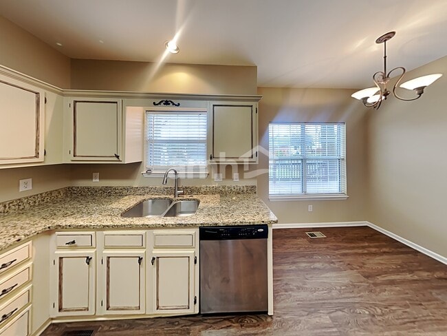 Photo - 2002 Woods Run