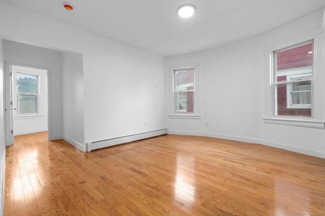 Photo - 565 Carroll Ave Unit 2