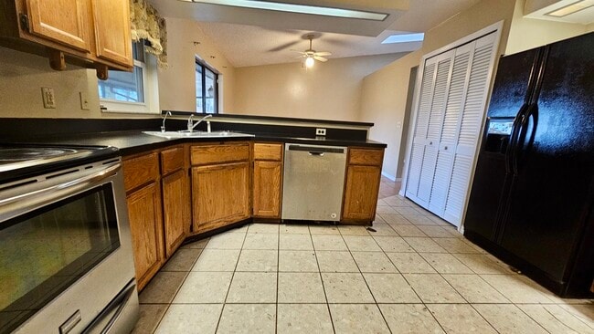 Photo - 1371 Melshire Ave