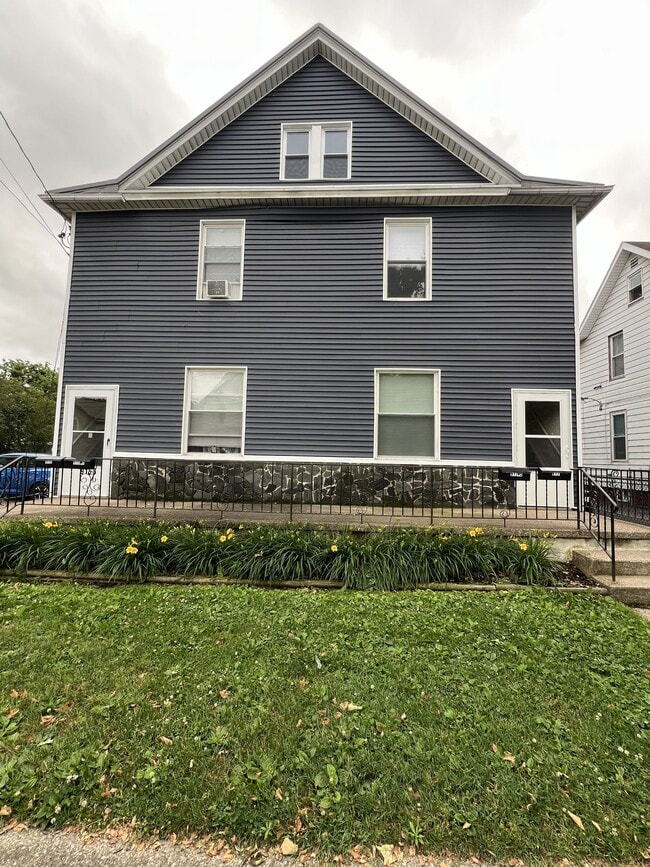 Building Photo - 917 W 3rd St Unit 917 W 3rd Street #1
