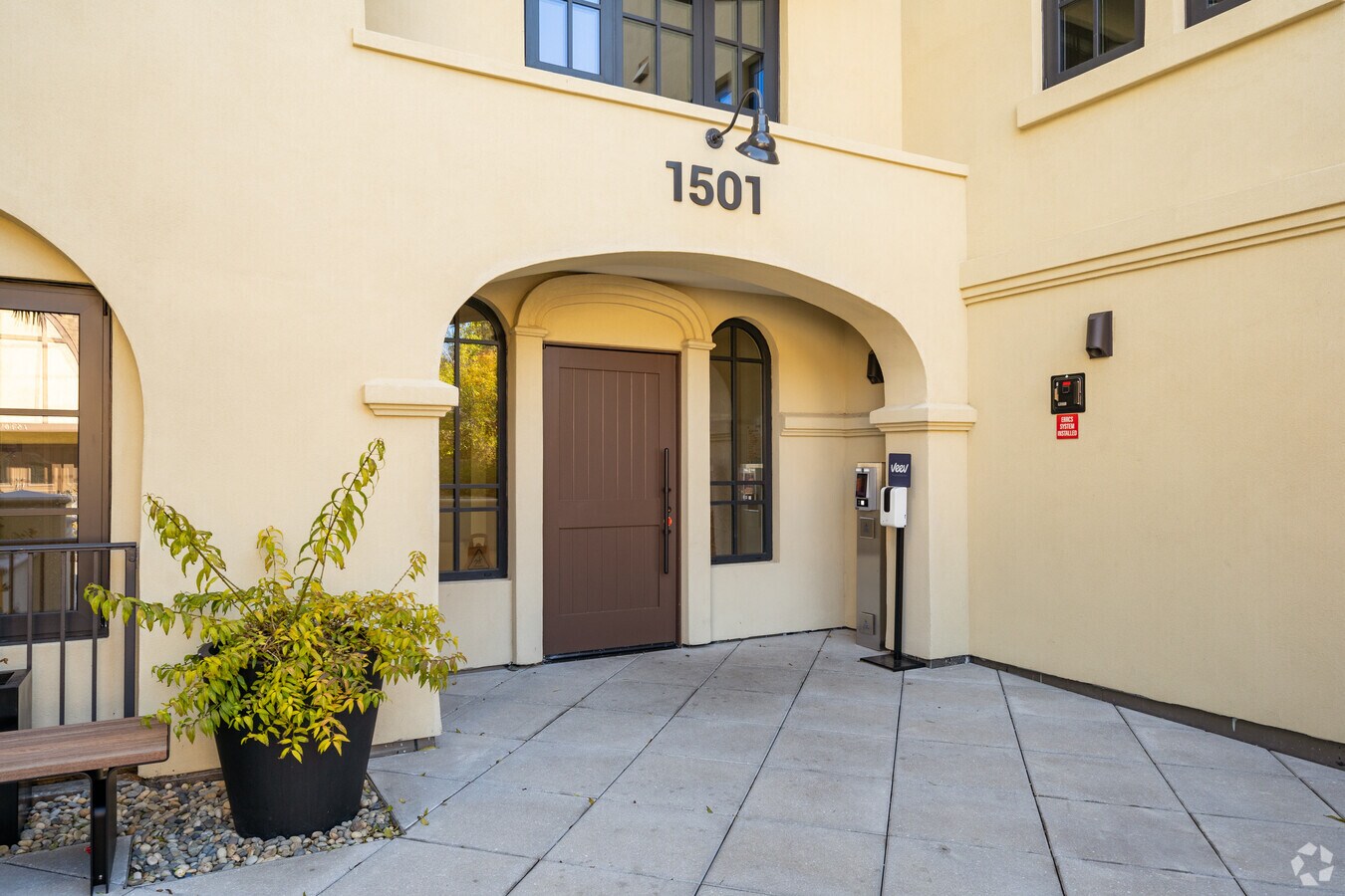 Entrada - 1501 Cherry St