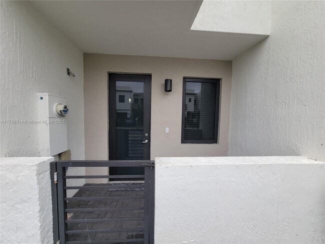 Building Photo - 492 SW 91st Pl Rental