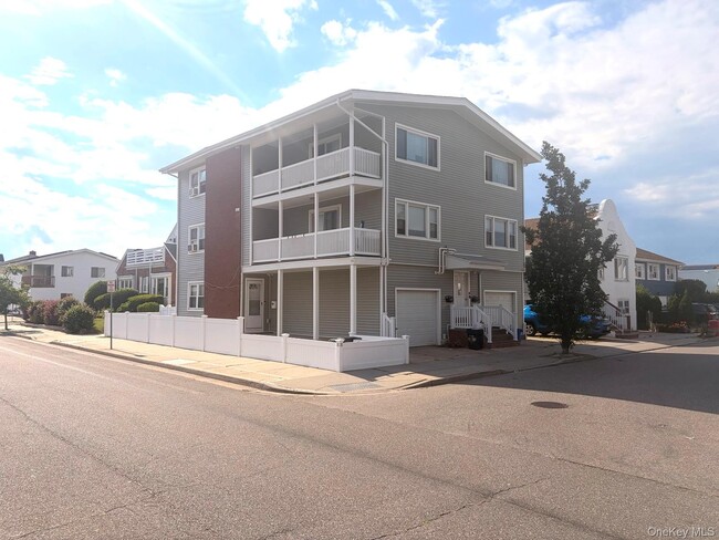 Building Photo - 101 Harding Ave Unit 2nd Fl