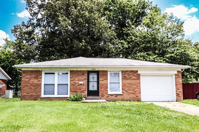 Updated 3 bedroom house with lots of extras! - Updated 3 bedroom house with lots of extras!