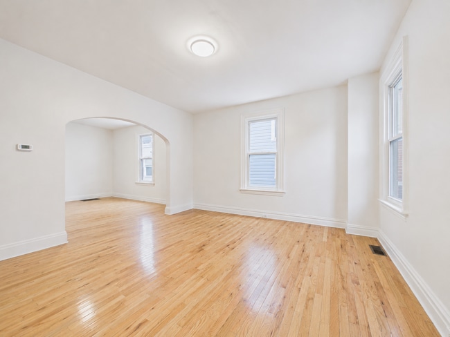 Photo - 348 S 2nd St