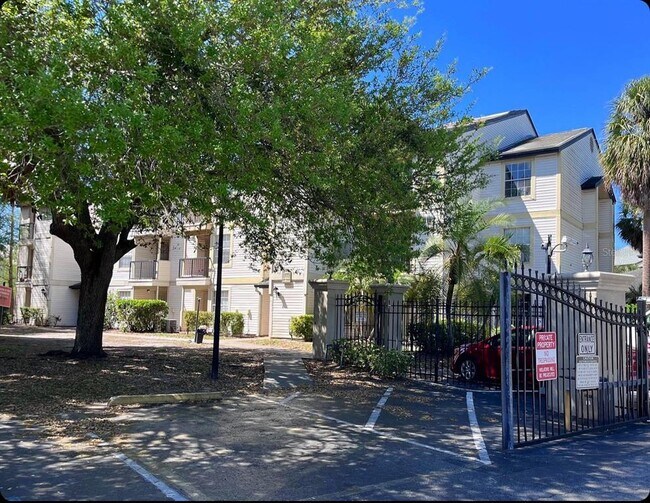 1972 Lake Atriums Cir Unidad 194