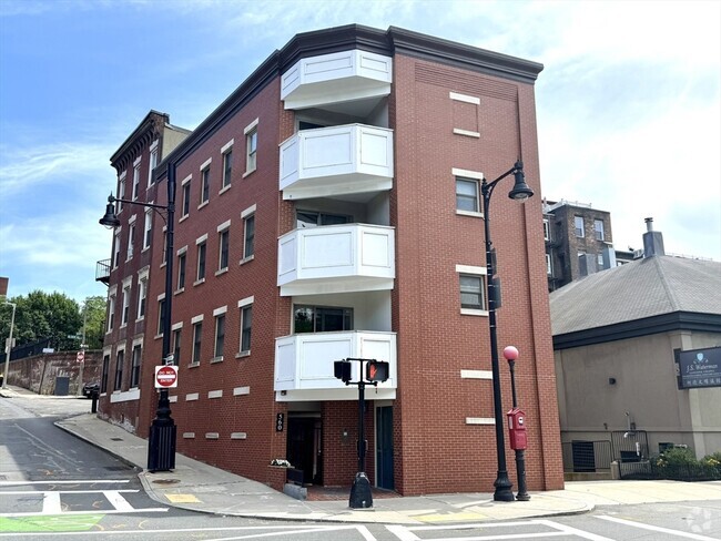 Building Photo - 560 Commercial St Unit 1 Rental