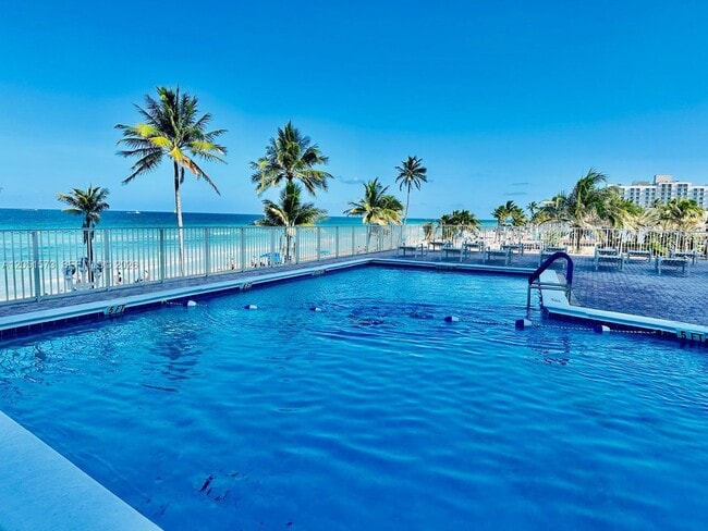 Building Photo - 3111 N Ocean Dr Unit 401