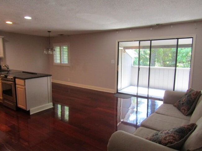 Photo - 10301 N Kings Hwy