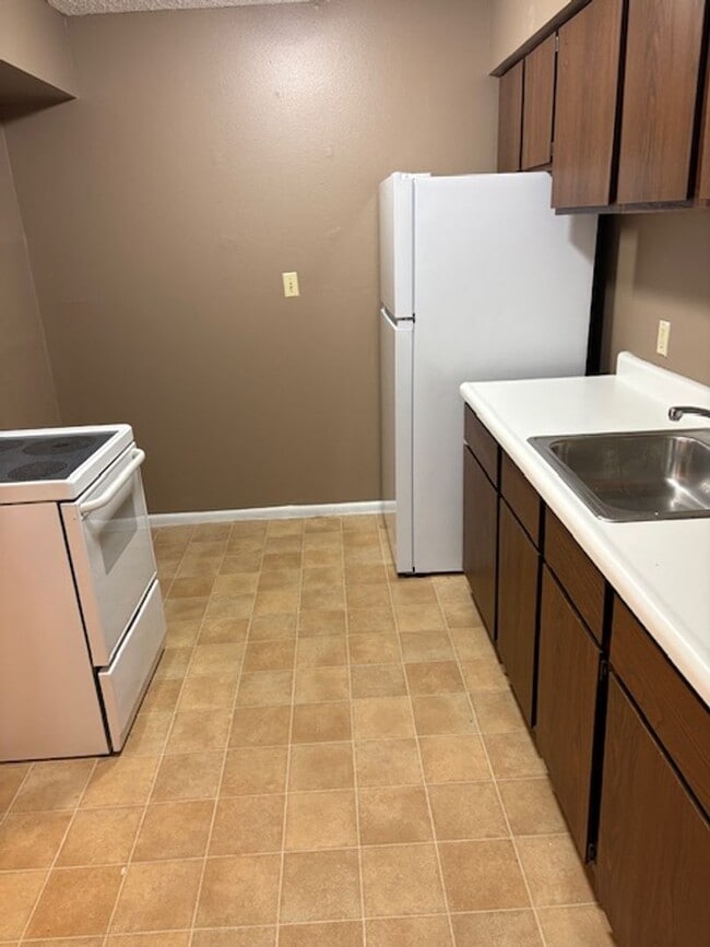 Building Photo - 209 Estelle St Unit 209 Estelle St - Apt D5