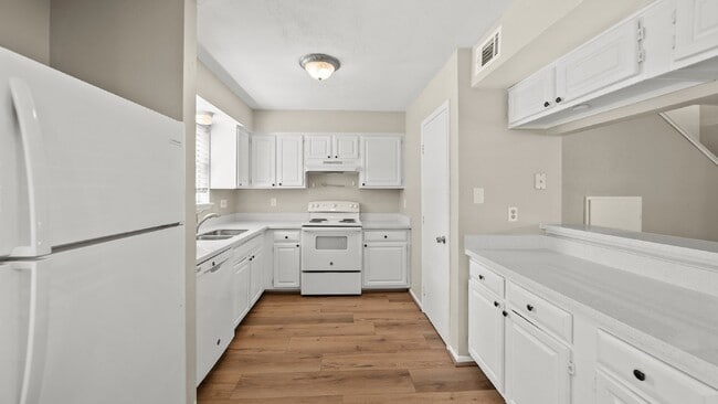 Photo - Recently updated 2-bedroom, 1.5-bathroom a... Unit B