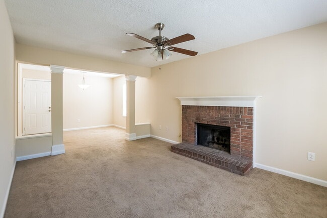 Photo - 134 Summer Crest Pl SW