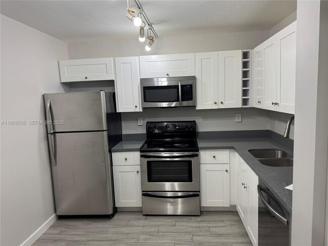 Photo - 721 N Pine Island Rd Unit 201