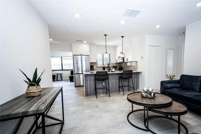 Photo - 4680 NE 5th Ave