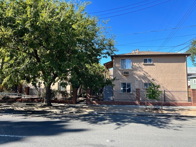 1916-1918 7th St Unit 1-4