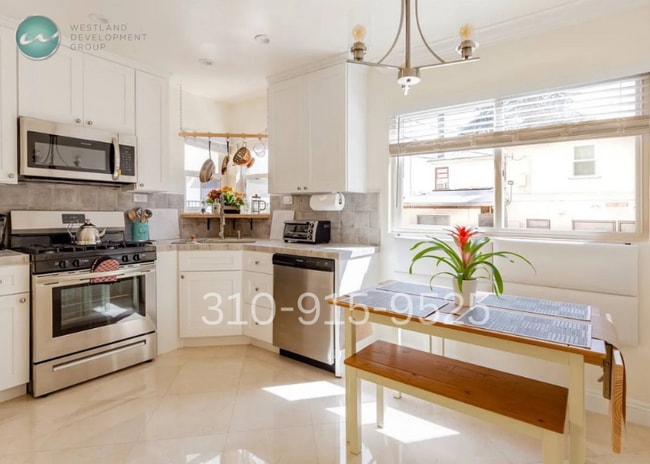 Building Photo - 11817 Darlington Ave