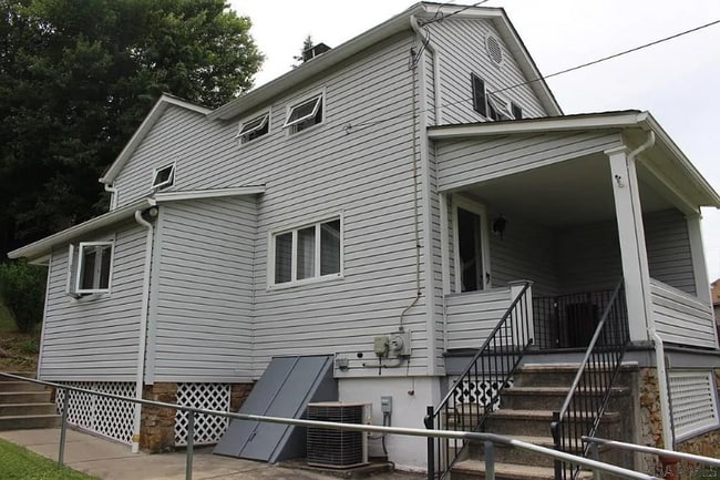 Photo - 207 Burkhard St