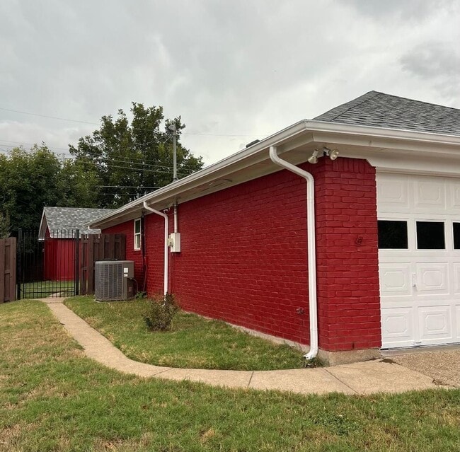 Photo - Welcome to this inviting 3-bedroom, 2-bathroom home in the heart of Cleburne, perfectly suited fo...