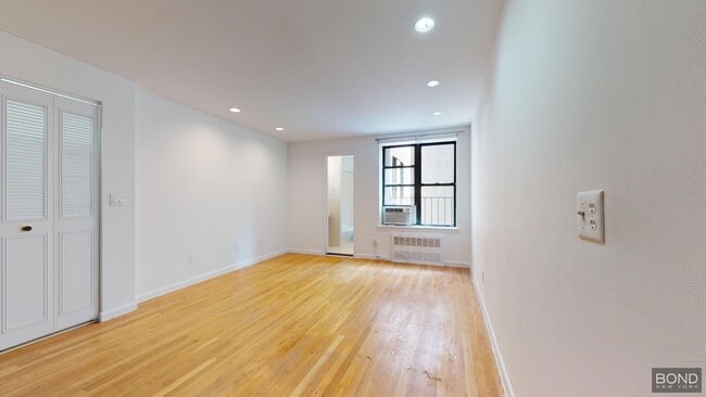 Building Photo - 30 Charlton St Unit 6C Rental