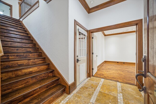 Photo - 3614 Lancashire St