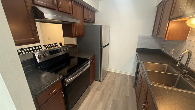 Photo - 500 E Riverside Dr Unit 132